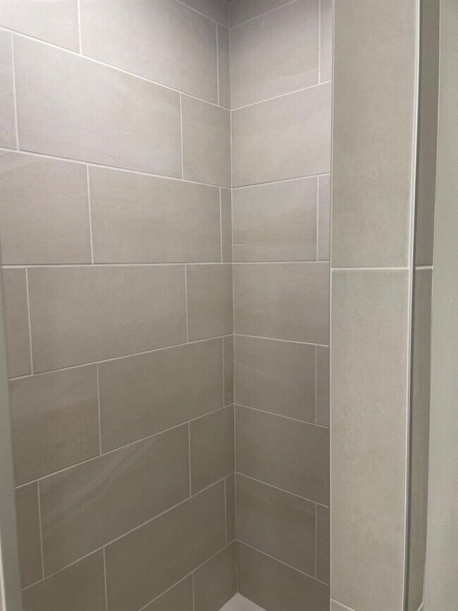 Foto del edificio - Available Now! Show Stopping New Construct...