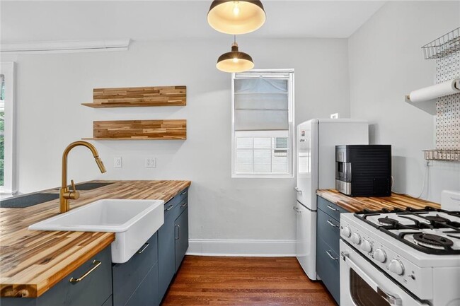 Foto del edificio - 824 Greenwood Ave NE