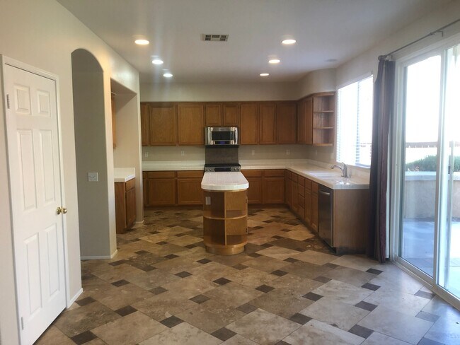 Building Photo - Chardonnay Hills 4 Bedroom