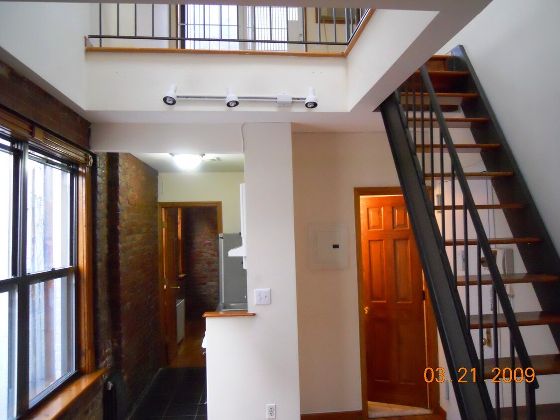 Primary Photo - 416 E 13th St