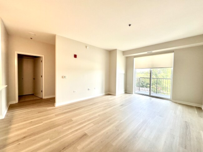 Foto del edificio - 450 Warrenville Rd