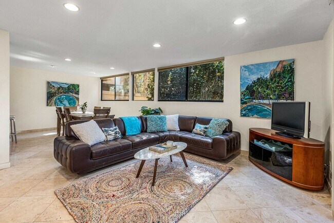 Foto del edificio - VACATION RENTAL - La Jolla Residence Just Blocks from the Ocean!