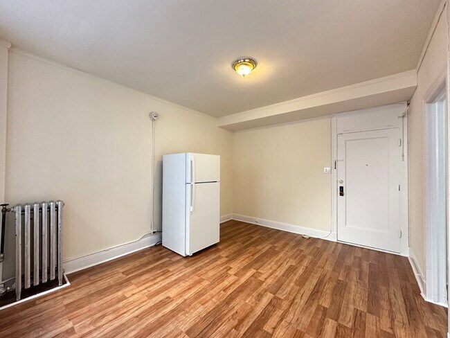 Foto del edificio - 3335 W Diversey Ave