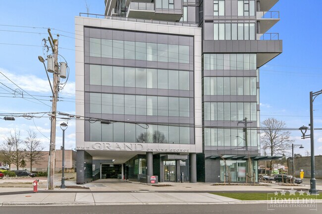 Photo du bâtiment - Modern 1 Bed + Den Condo in Surrey City Centre with Premium Amenities