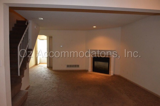 Building Photo - 201 NE Dogwood Unit C, Oak Grove, MO 64075