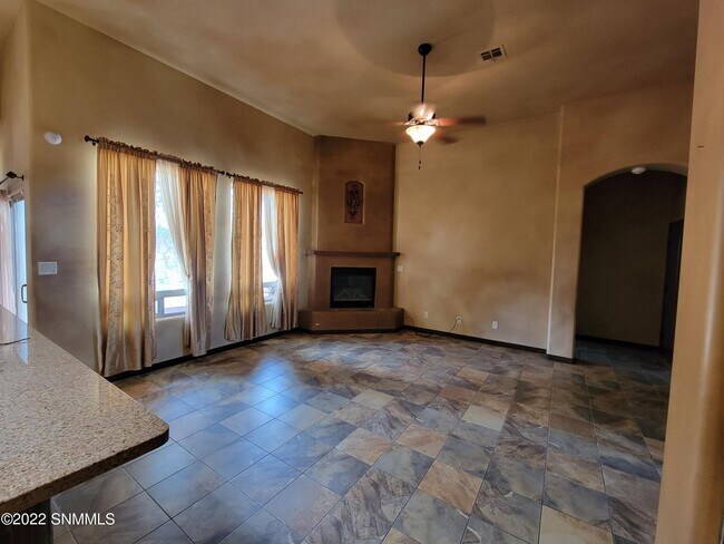 Building Photo - 960 Flora Vista Dr
