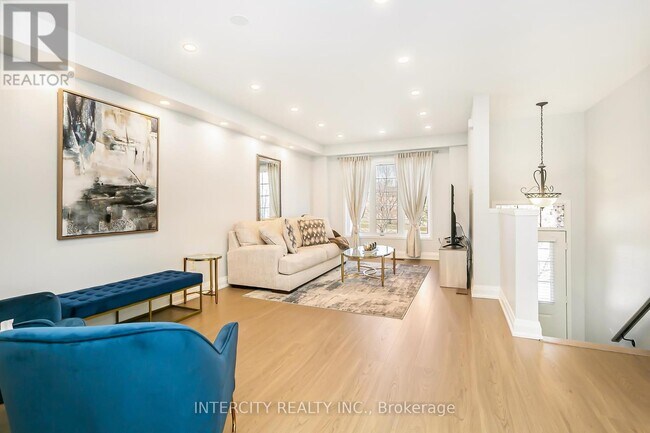 Photo du bâtiment - 4950-4950 Albina Way