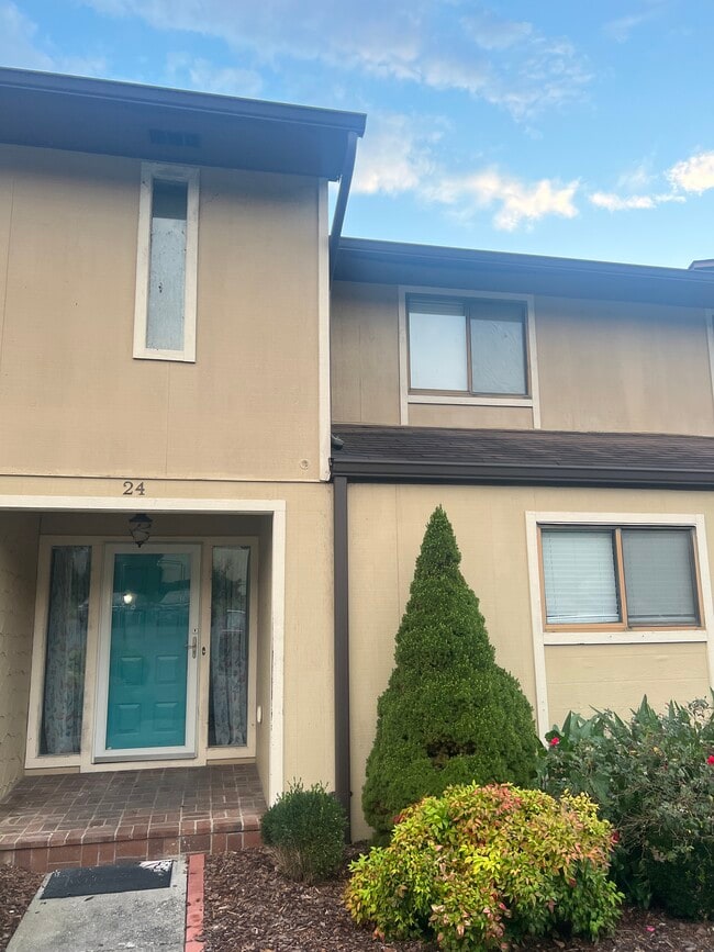 Building Photo - 605 Redstone Dr