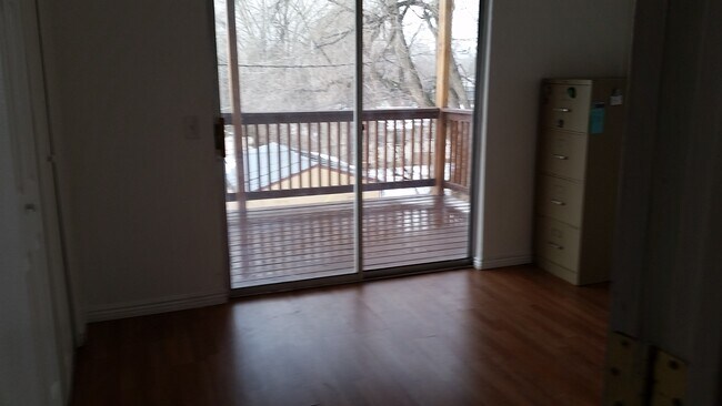 Dormitorio principal en la planta superior - 1683 East Fort Union Blvd
