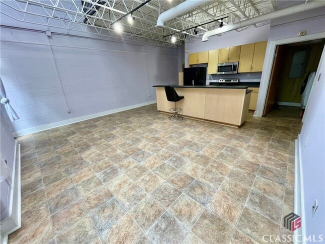 Building Photo - 1295 W Broad St
