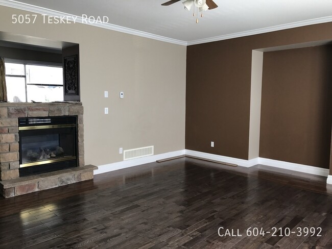 Photo du bâtiment - Family Home in Promontory with Wet Bar