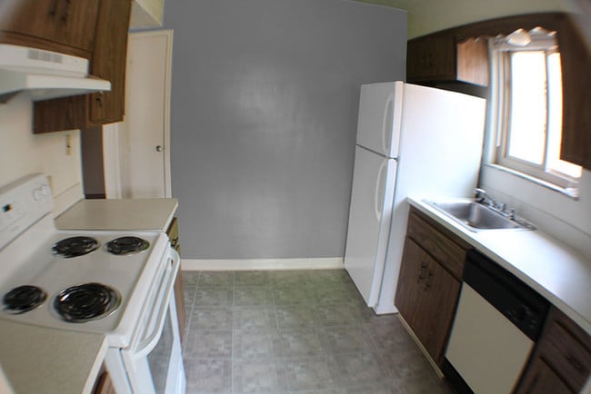 Highland House Kitchen - AIY Lakewood Area Apartments