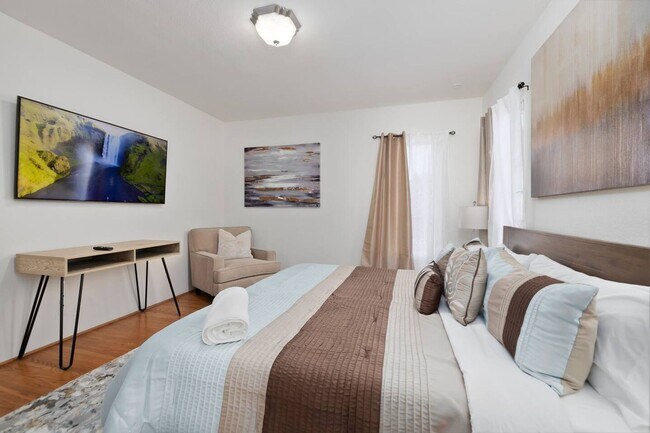 Building Photo - Cozy Spacious 2B2B Home w/ Large Backyard