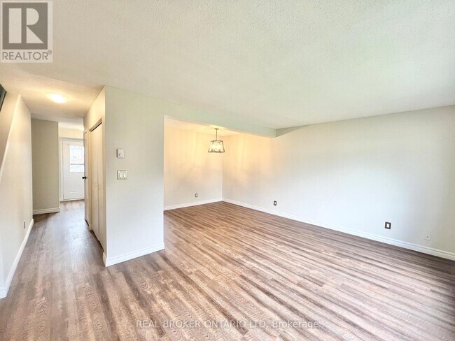 Photo du bâtiment - 135 Belmont Dr