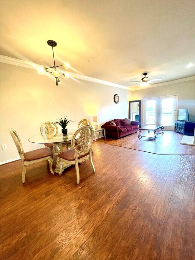 Foto del edificio - 2400 McCue Rd