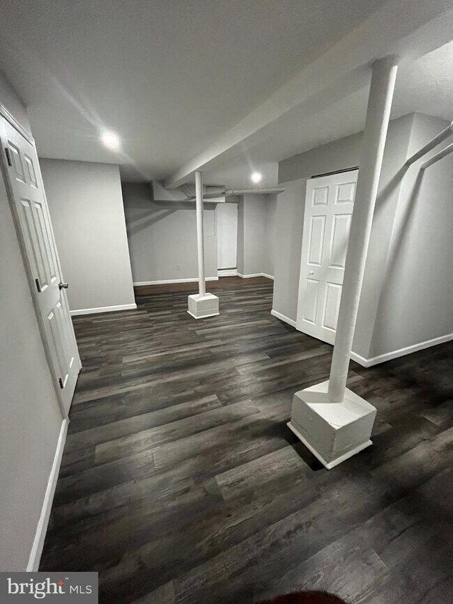 Foto del edificio - 3225 Normount Ave