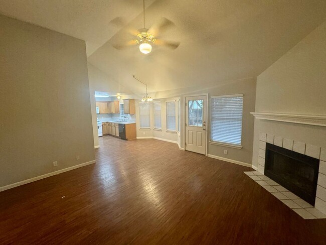 Building Photo - Kyle: Steeple Chase Subdv; 4 BD 2 BA House...