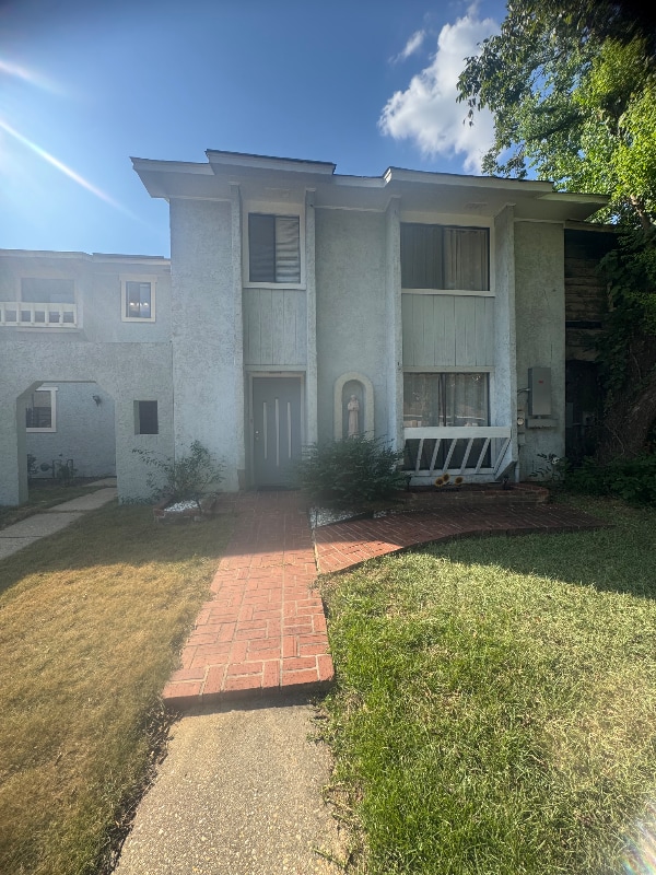 Building Photo - 2631 Woodley Park Dr