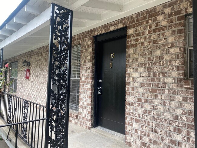 Foto del edificio - 867 Colony Dr