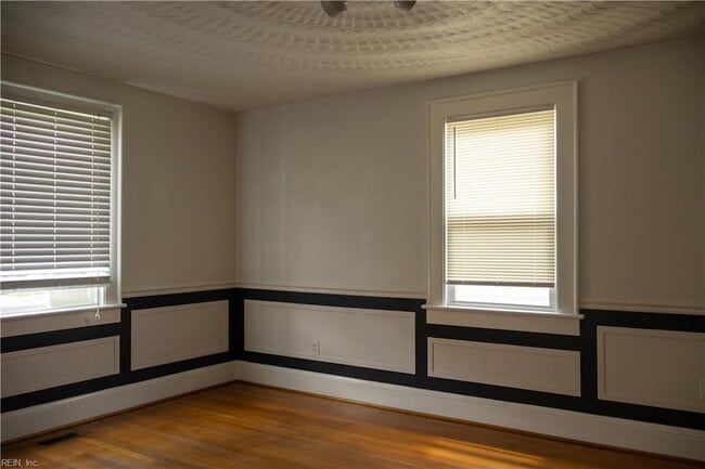 Foto del edificio - 1736 Canton Ave