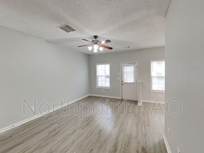 Building Photo - 8625 Thomas Rd