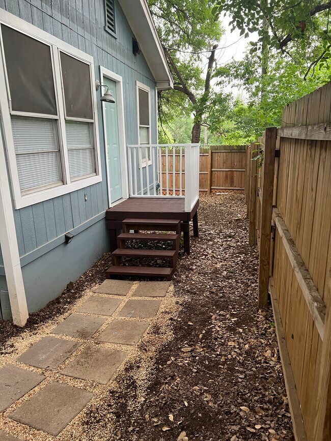 Building Photo - 4500 Atlantis Dr