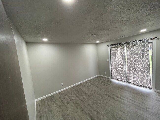 Foto del edificio - 1014 E 27th St