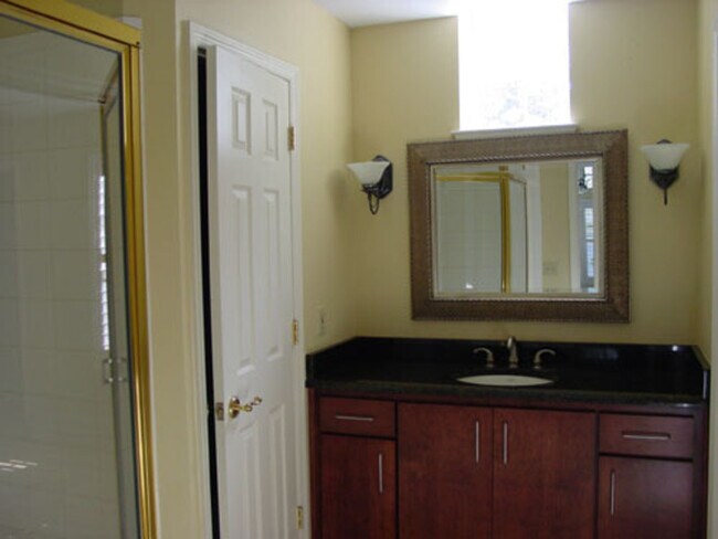 Building Photo - 124 Becket Ln