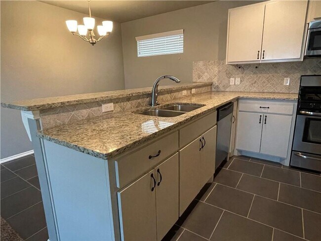 Building Photo - Lovely 3 Bedroom 2 Bath Home in Moore Schools