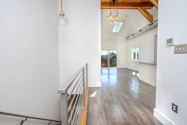 Building Photo - 4467 Ocean View Ave