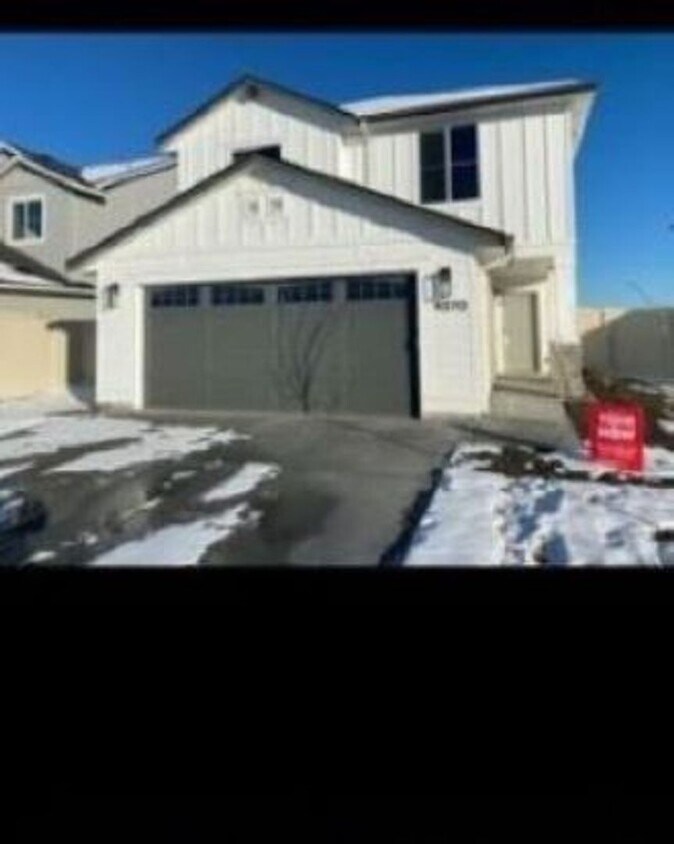 Foto principal - Gorgeous 4 bed 2.5 Bath Home with Communit...