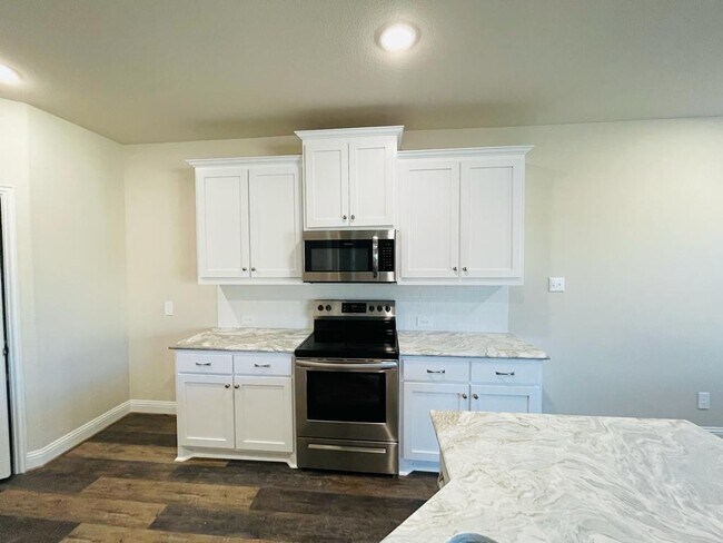 Building Photo - 6801 Topaz Dr
