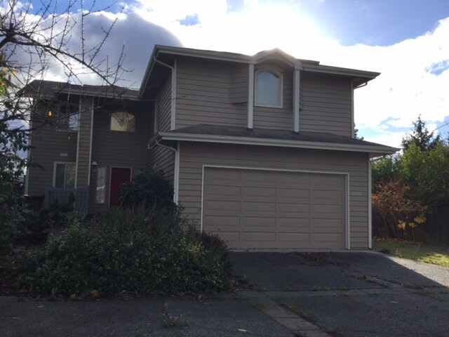 Foto principal - 4706 33rd St NE