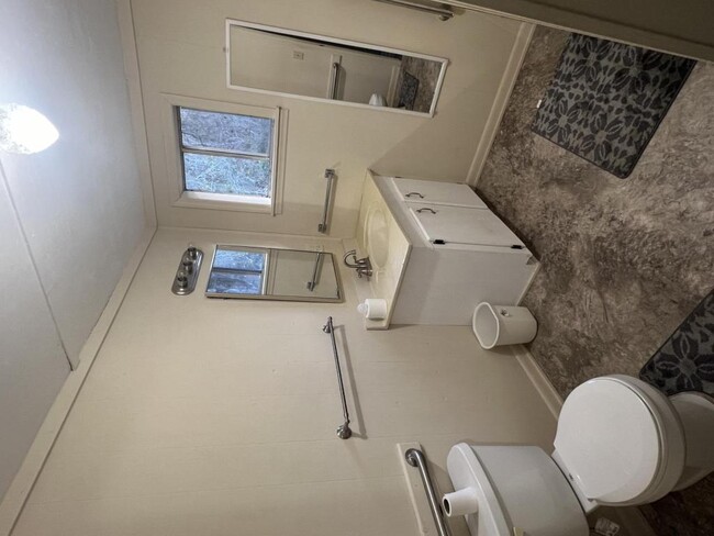 Building Photo - 757 Cab Dr