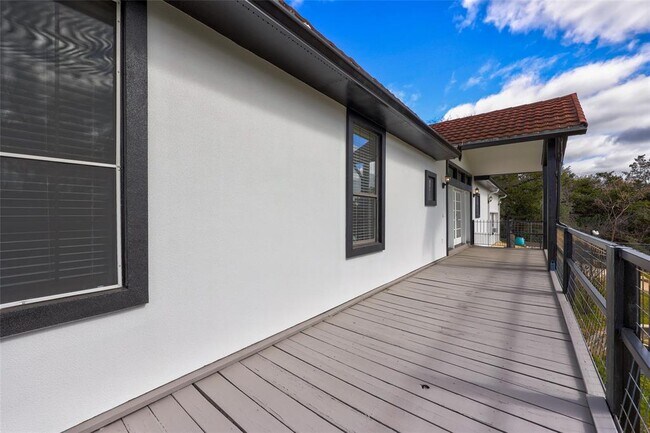 Building Photo - 809 Castle Ridge Rd
