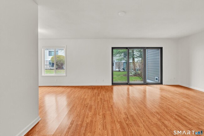 Foto del edificio - 57 Lawson Ln