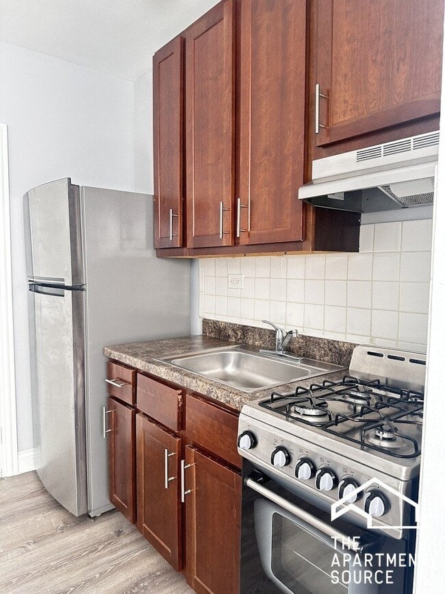 Photo - 4756 N Maplewood Ave Apartment