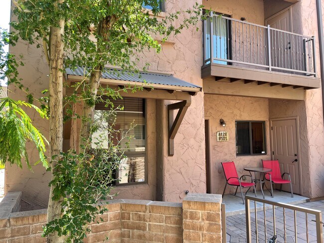 Building Photo - 4128 N Thurston Ln
