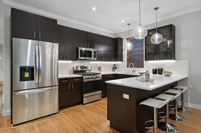 Foto del edificio - 1037 N Marshfield Ave