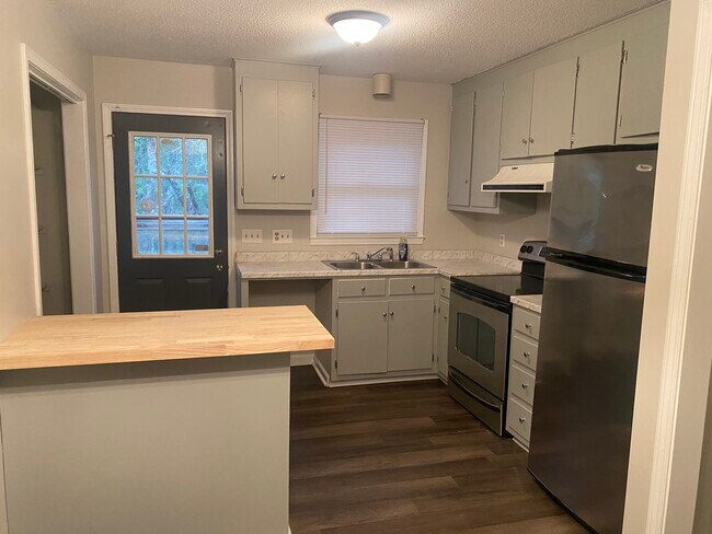 Cocina - 1105 Stanley St