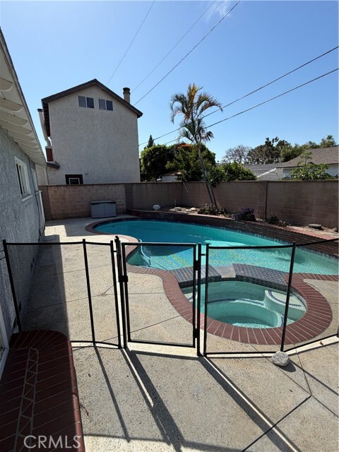 Foto del edificio - 7071 Santa Paula Cir