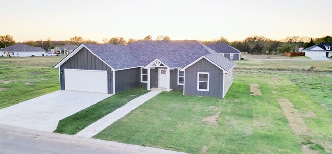 Building Photo - Stunning 3bd 2 ba house near 70 Bypass