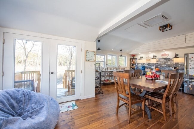 Foto del edificio - 20 Gregg Rd