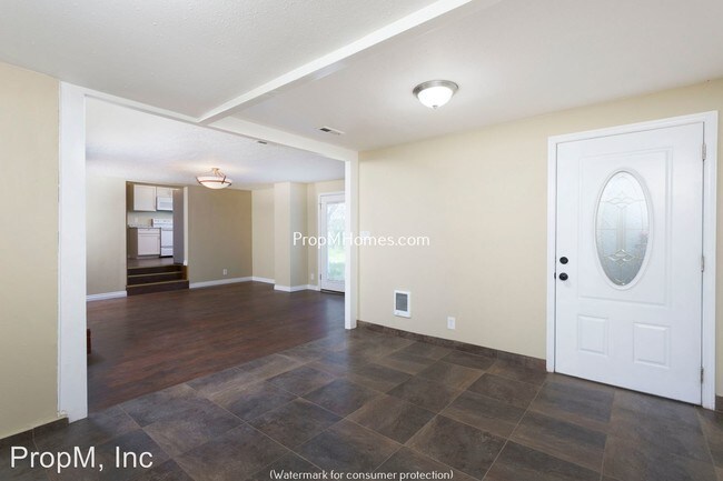 Building Photo - 3 br, 2 bath House - 10025 SW River Road