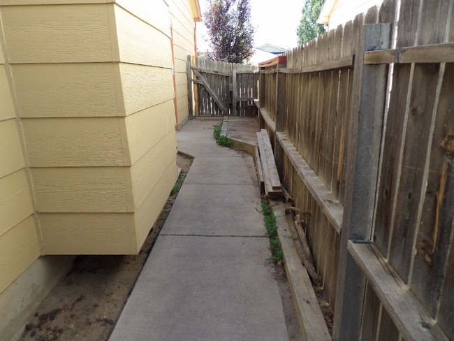 Building Photo - 4979 Butterfield Dr