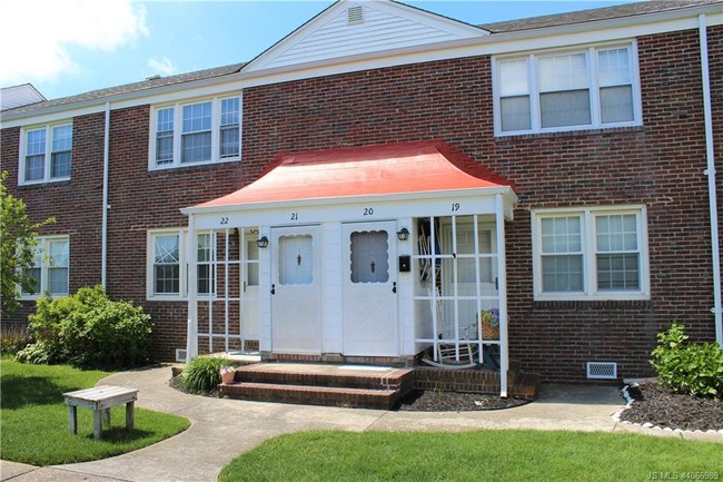 Building Photo - 900 N Beach Ave