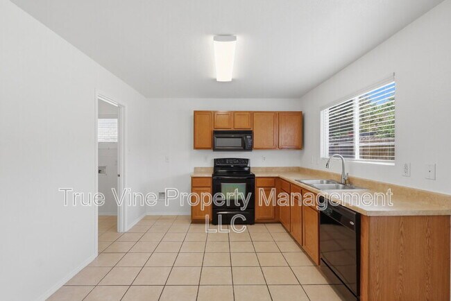 Building Photo - 136 Texas Mulberry
