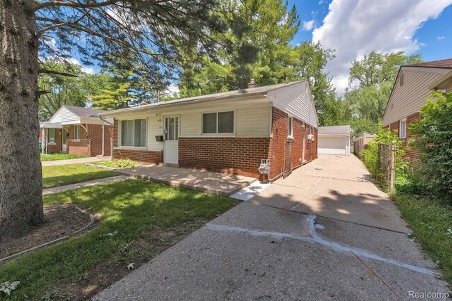 Building Photo - 25636 Norfolk St