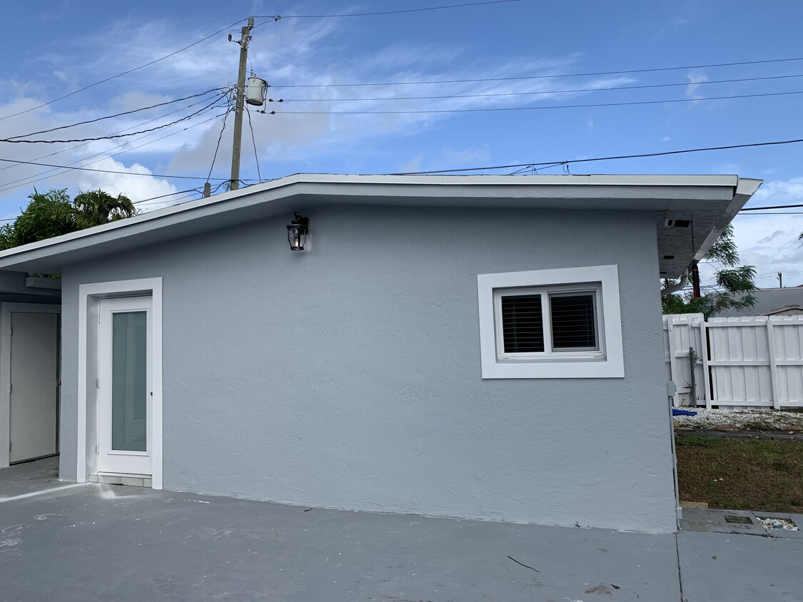 Primary Photo - 2361 SW 17th St