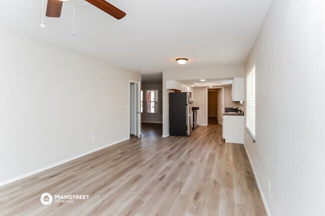 Building Photo - 555 N Elm